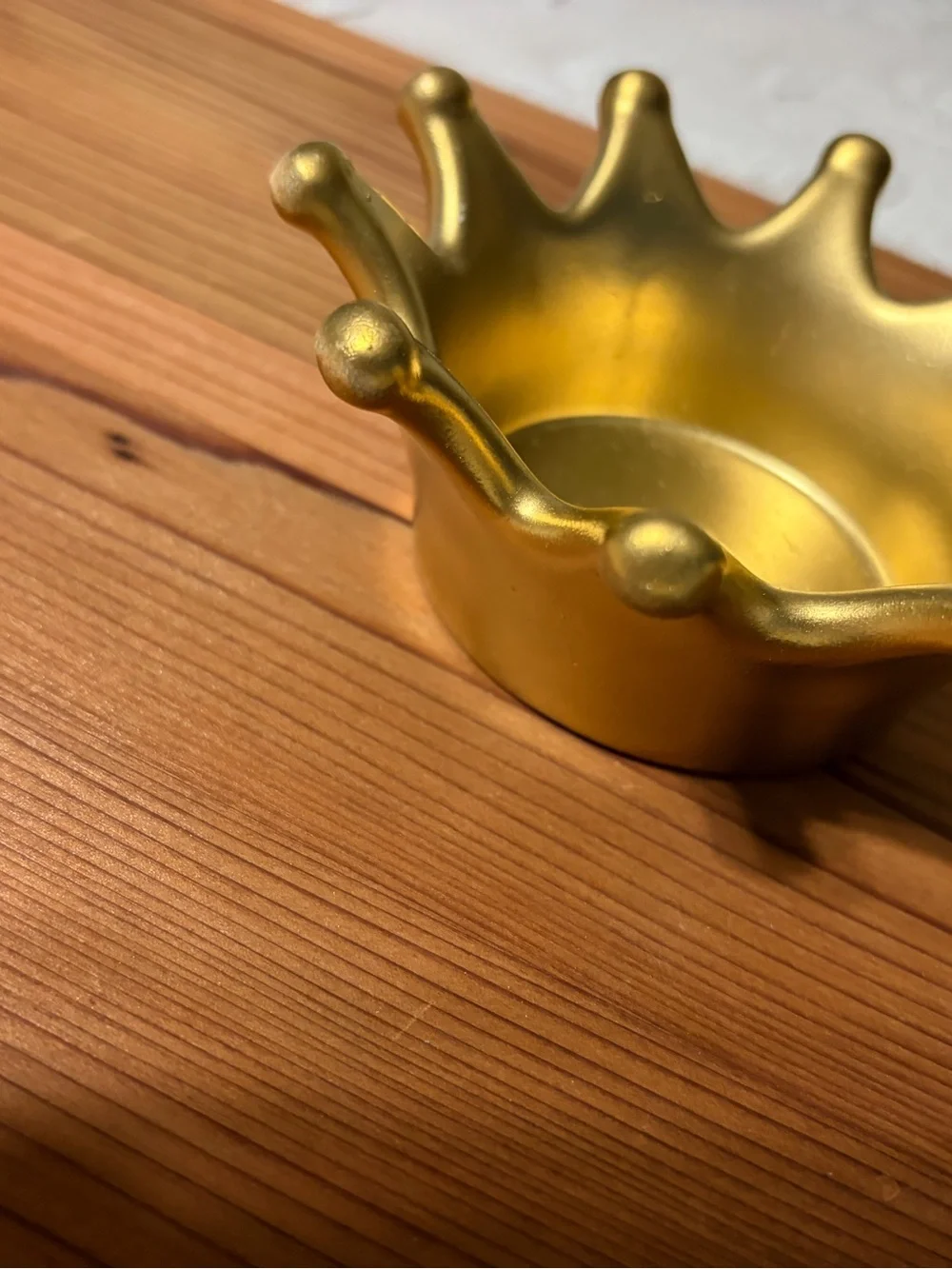 Crown - inspired Gold Decorative Home Accent Bowl - Stylish Modern Accent GUC